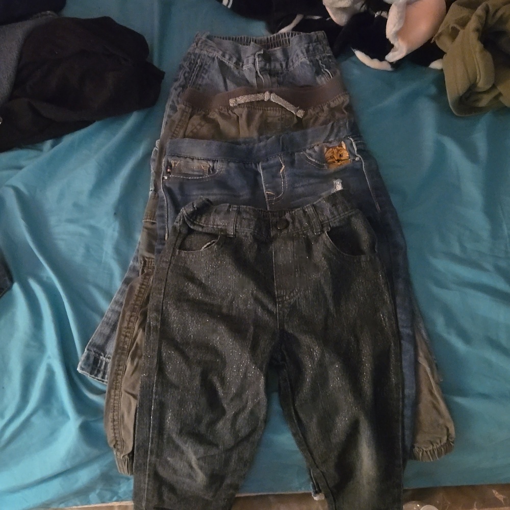 4 pairs of girls 4t Jeans